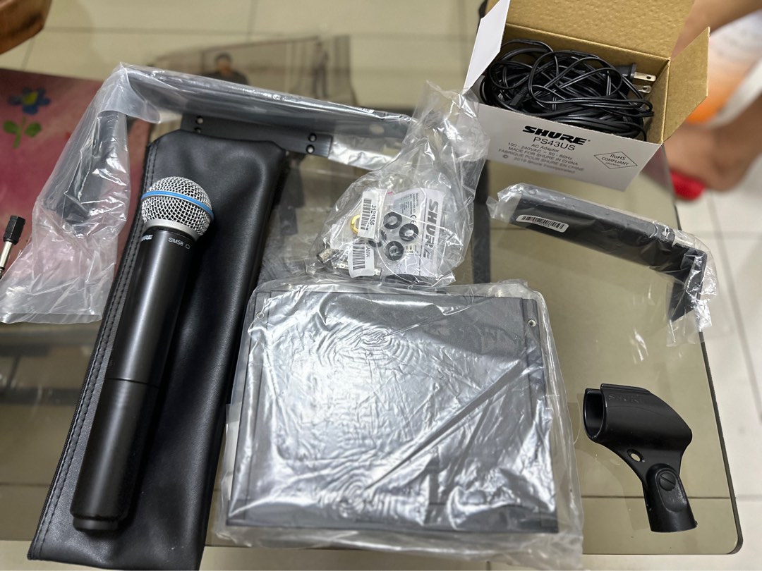 Shure BLX4R Wireless Microphone, Audio, Microphones on Carousell