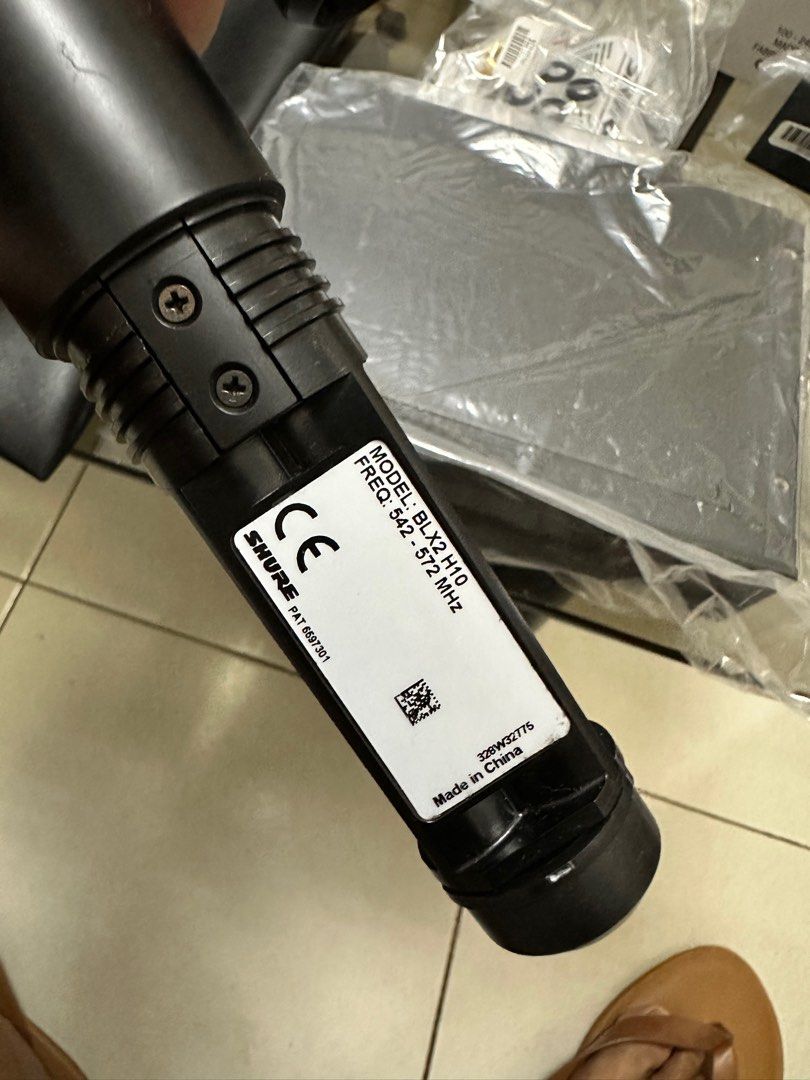 Shure BLX4R Wireless Microphone, Audio, Microphones on Carousell