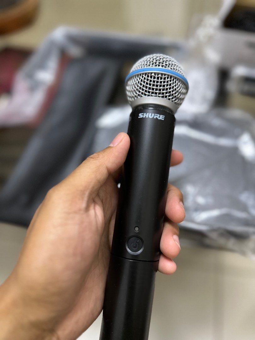 Shure BLX4R Wireless Microphone, Audio, Microphones on Carousell