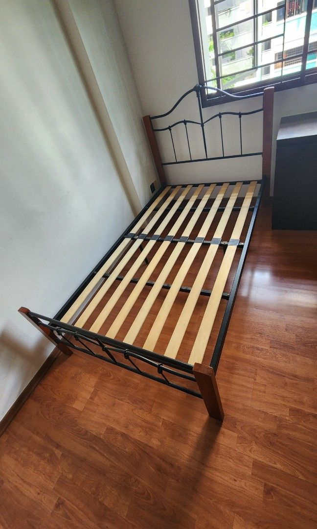 Used single cot 2025