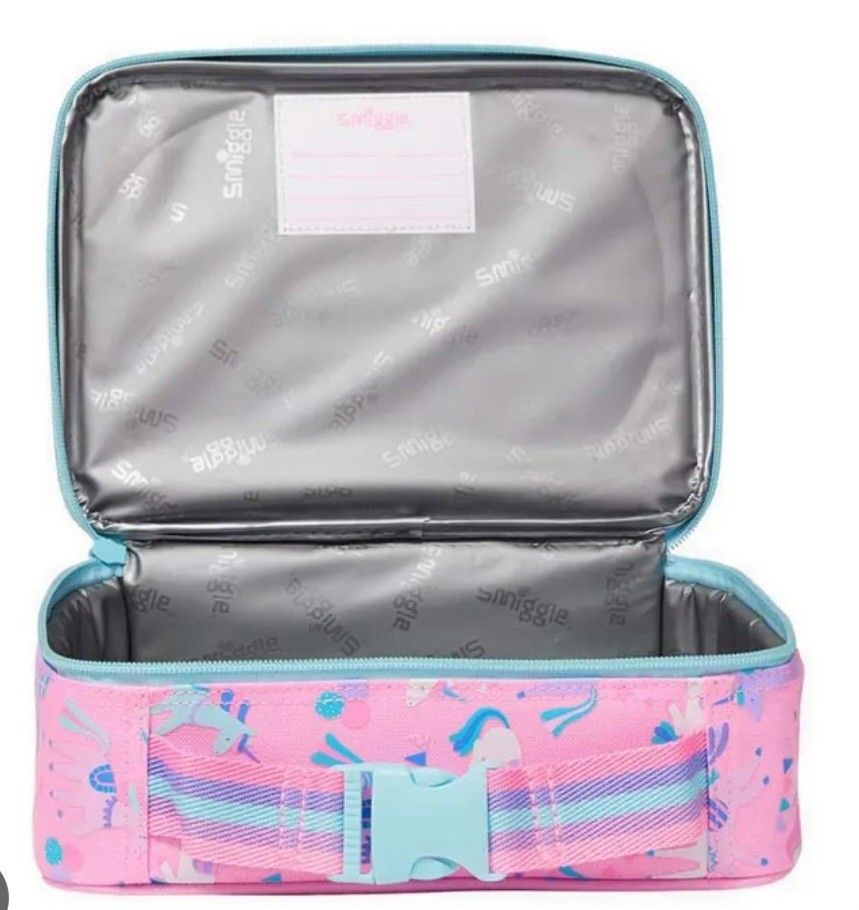Smiggle Unicorn lunch box, Makanan & Minuman, Snek di Carousell