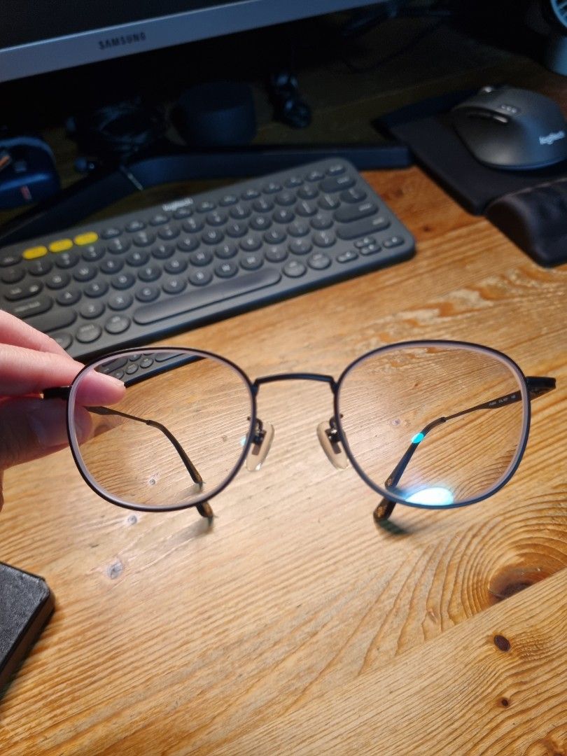 Spectacles (Category: Sunglasses & Eyewear) located in Singapore. Submitted by pkoh123 (Listing ID 1257804124, Image 3). Description: Worn only twice and selling as it's too big for mw.