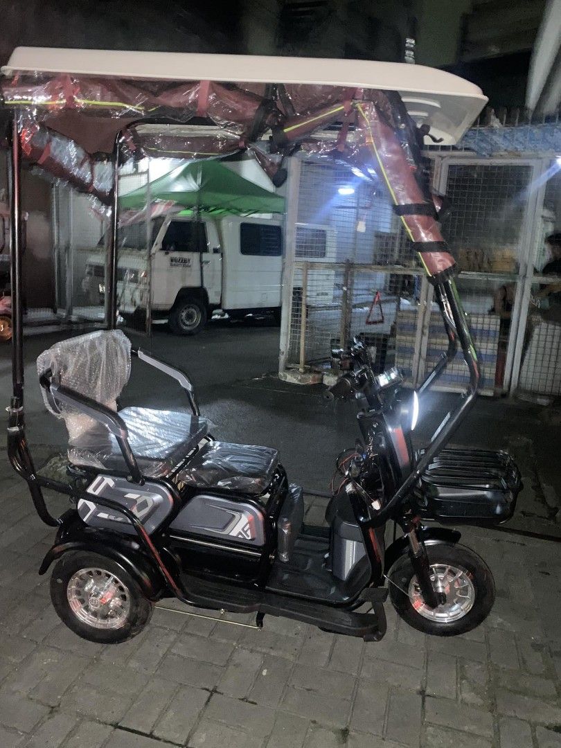 Super fashion mini 3 wheels (Category: Bicycles) located in Manila. Submitted by saguittarian06 (Listing ID 1257831754, Image 1). Description: NEW ARRIVAL Super FASHION ebike 3 wheels with ROOF! INCLUSIONS: Unit with complete accessories Side mirror with trapal automatic wiper Colors avail Red Black Gray Blue green Specs. With wiper With panel With anti theft alarm 3 seater Front & Back Basket Battery Lead Acid 48v 20AH 600Watts 40-50Km Range 40-