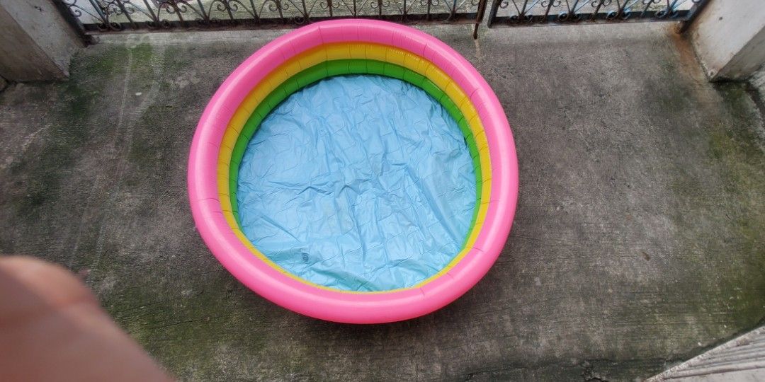 Swimming pool for kids (Category: Bathtub & Bath Accessories) located in Quezon City. Submitted by threeboys09101126 (Listing ID 1257724256, Image 1). Description: Swimming pool for kids 5 times used only.