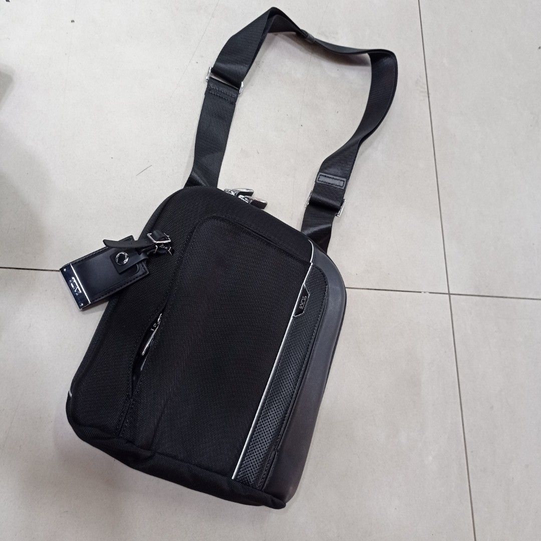 Tumi Olten Crossbody fresh in Blue