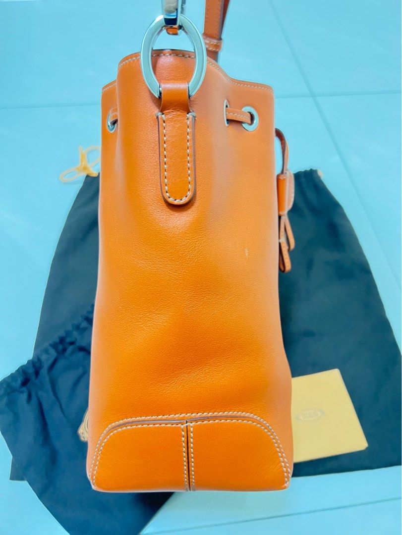 TODS D BAG LOGO