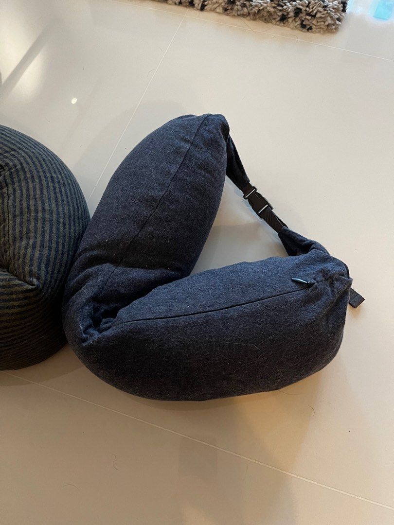 Travel neck pillow (Muji and Miniso), Hobbies & Toys, Travel, Travel