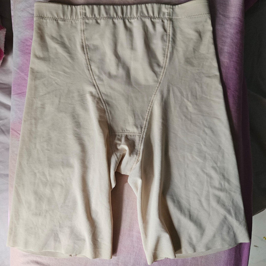 Uniqlo AIRism Body Shaper L Size Non-Lined Half Shorts (Smooth), Women's  Fashion, New Undergarments & Loungewear on Carousell