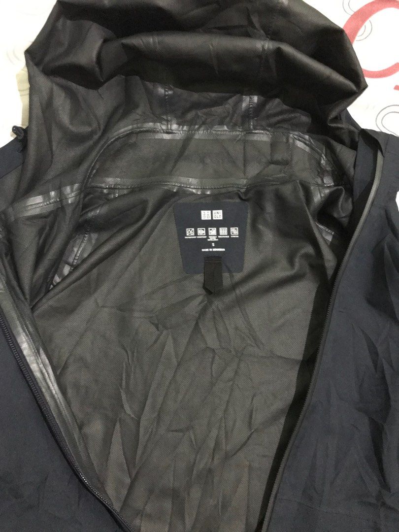 Uniqlo waterproof Jacket, Men's Fashion, Coats, Jackets and Outerwear on Carousell