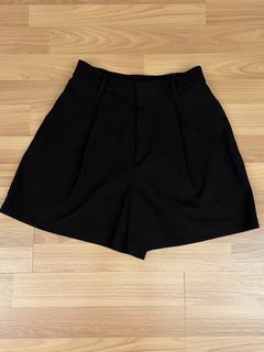 Uniqlo women black shorts
