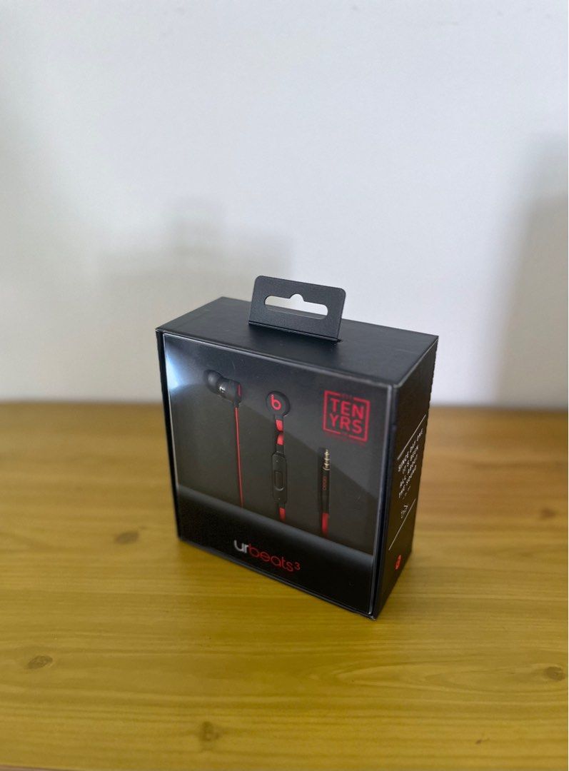 urBeats3 Earphones w 3.5mm Plug Defiant Black Red Audio