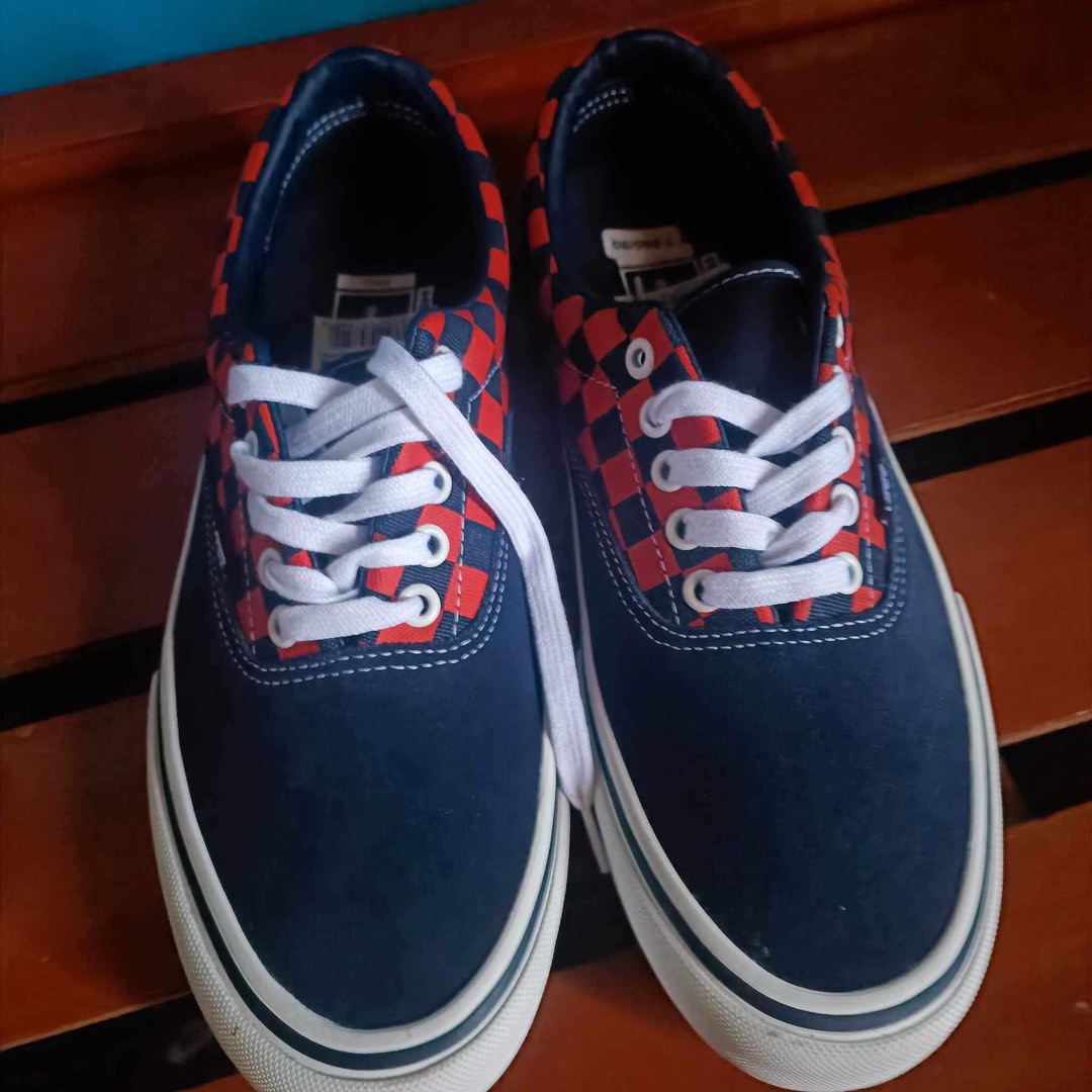 Vans era navy blue on feet hot sale