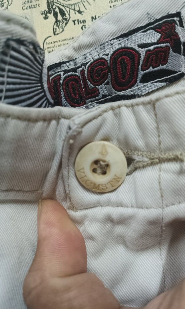 Volcom pants (Category: Jeans) located in Pasay City. Submitted by mjsumaribo16585 (Listing ID 1257752145, Image 3). Description: Volcom pants size 17x41 leg opening 9 inches vintage look.