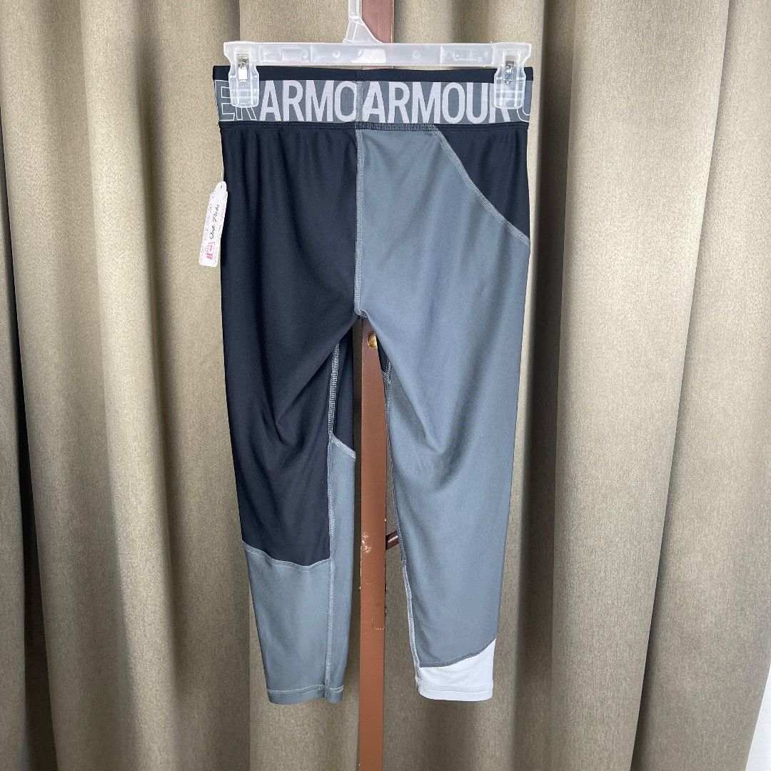 XS) UNDER ARMOUR 3/4 Capri Sports Tights Leggings 11678, Women's Fashion,  Activewear on Carousell