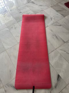 Yoga mat with velcro to roll up