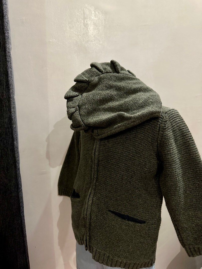 Zara jacket (Category: Babies & Kids Fashion) located in San Carlos. Submitted by puffpiece (Listing ID 1257767444, Image 1). Description: Fits 6-18m Knitted. Grey in actual.