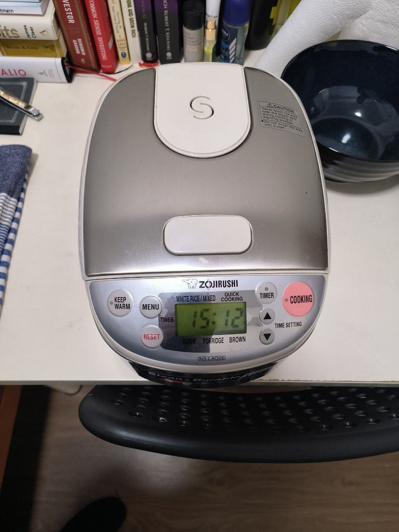 Zojirushi Rice Cooker w/ 2 Teflon Pans, Furniture & Home Living