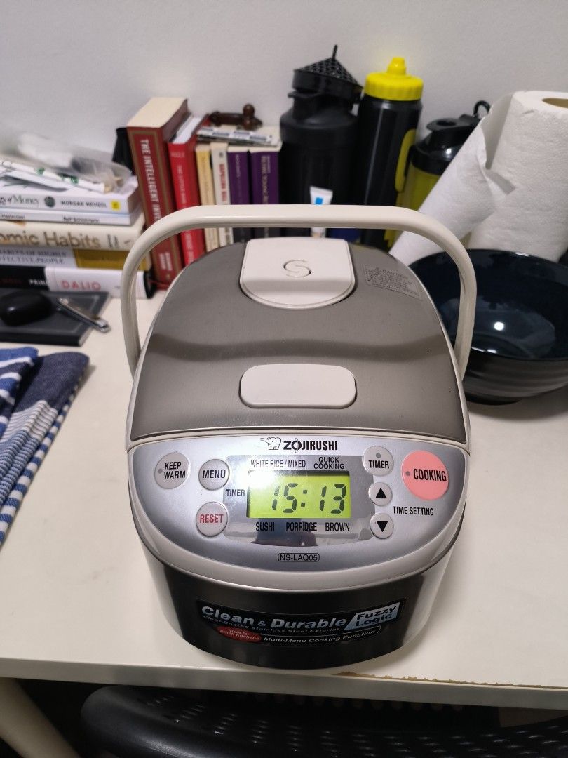 Zojirushi Rice Cooker w/ 2 Teflon Pans, Furniture & Home Living, Kitchenware & Tableware