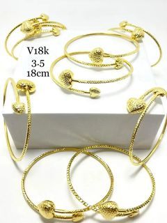 18 k.  Saudi Gold bangle  bracelet