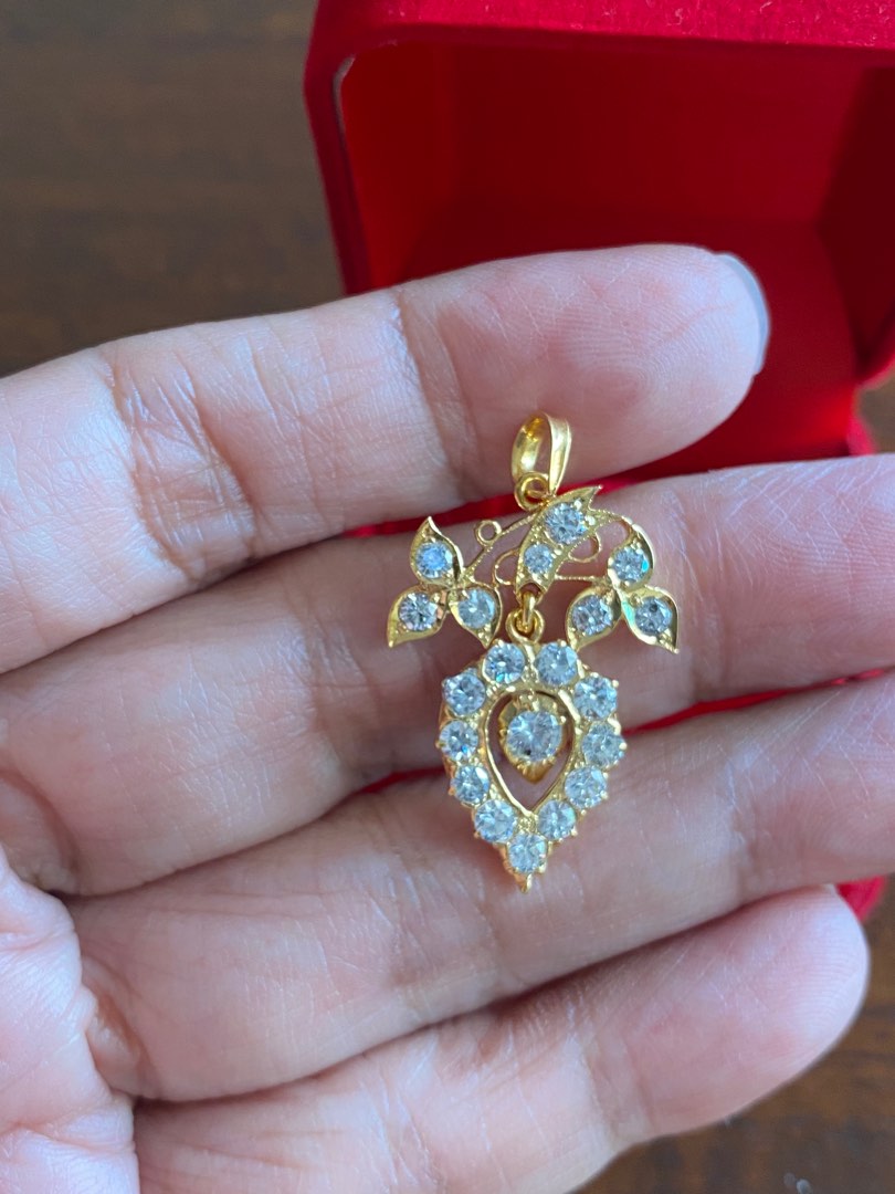 Gold side hot sale pendant designs