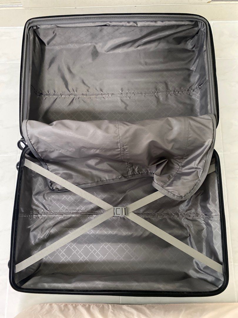 28 Spinner Samsonite Luggage (Bicknell), Hobbies & Toys, Travel