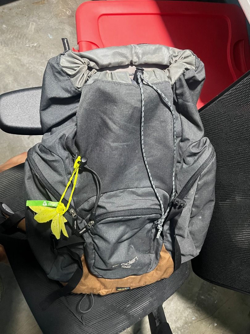 2nd Hand Deuter 32L Hiking Bag Dark Gray with Air Comfort Back Mesh