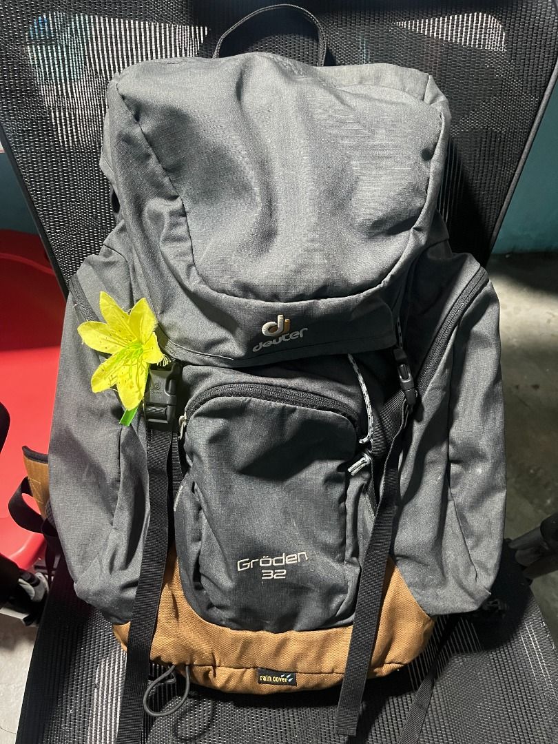 2nd Hand Deuter 32L Hiking Bag Dark Gray with Air Comfort Back Mesh