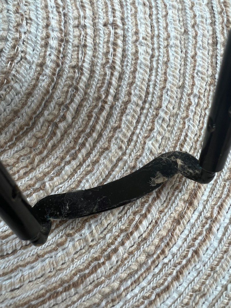 4/4 Violin standard chin rest (Category: Musical Instruments) located in San Juan City. Submitted by iambernie (Listing ID 1259437912, Image 3). Description: The chin rest is from the new violin of my daughter, which is a good quality handmade violin Teacher suggested she needed a center chin rest so we had to remove this side mount chin rest Teacher said it needs a thin rubber pad . Please see last photo .