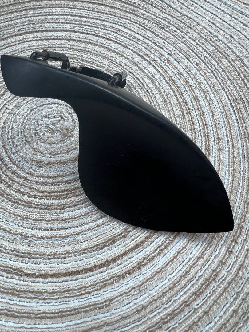 4/4 Violin standard chin rest (Category: Musical Instruments) located in San Juan City. Submitted by iambernie (Listing ID 1259437912, Image 1). Description: The chin rest is from the new violin of my daughter, which is a good quality handmade violin Teacher suggested she needed a center chin rest so we had to remove this side mount chin rest Teacher said it needs a thin rubber pad . Please see last photo .