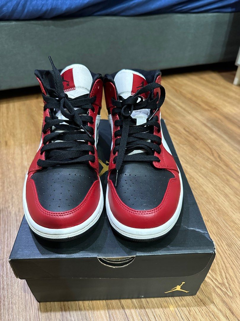jordan 1 mid chicago black toe