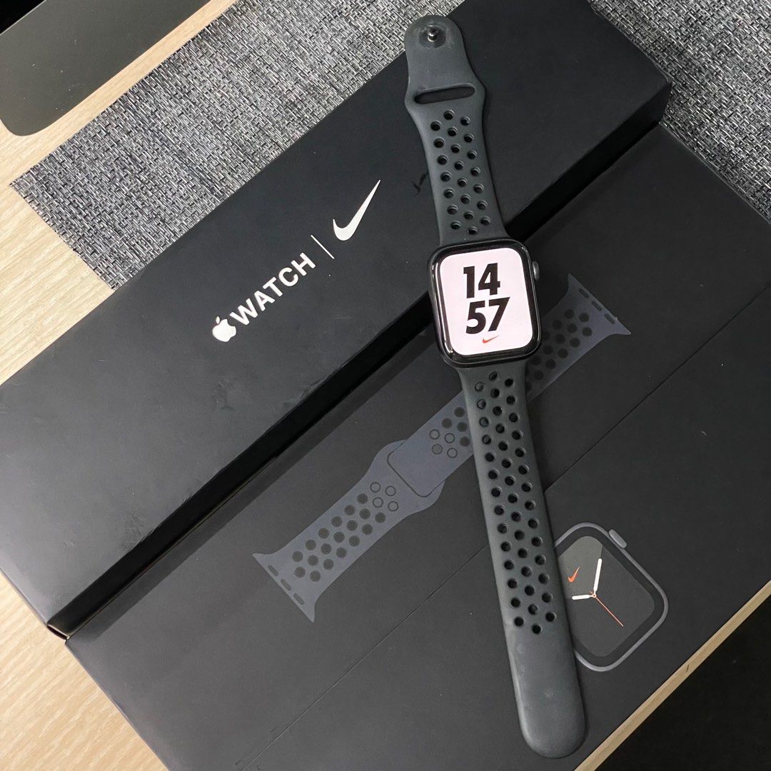 Apple Watch series 44mm nike second, Barang Mewah, Jam Tangan di