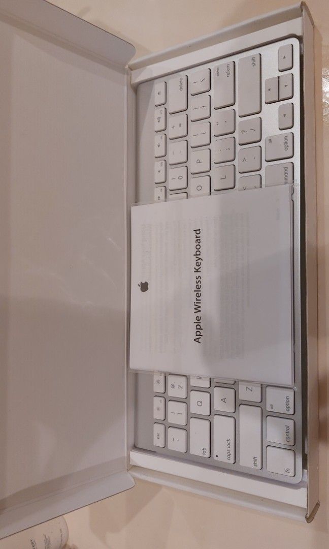Apple wireless keyboard (Category: Computer Keyboard) located in Manila. Submitted by acraftnine (Listing ID 1259372118, Image 1). Description: hindi nagamit with box pa para ka na din bumili nang BAGONG keyboard. RFS: DECLUTTER Meet-up: Robinsons Manila MOP: Payment first (via GCash or bank transfer) before shipping. Shipping fee: Shouldered by the buyer. NOTE: Please send proof of payment once done. ‼️ Pin location: Use ON TARGET HEALTHCARE AND