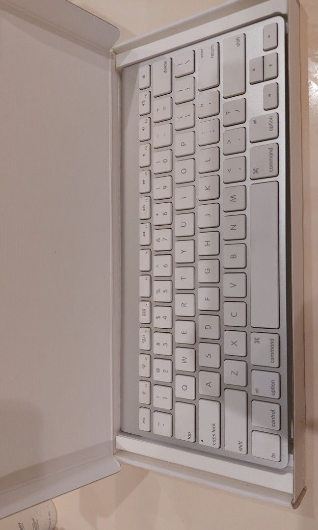 Apple wireless keyboard (Category: Computer Keyboard) located in Manila. Submitted by acraftnine (Listing ID 1259372118, Image 2). Description: hindi nagamit with box pa para ka na din bumili nang BAGONG keyboard. RFS: DECLUTTER Meet-up: Robinsons Manila MOP: Payment first (via GCash or bank transfer) before shipping. Shipping fee: Shouldered by the buyer. NOTE: Please send proof of payment once done. ‼️ Pin location: Use ON TARGET HEALTHCARE AND