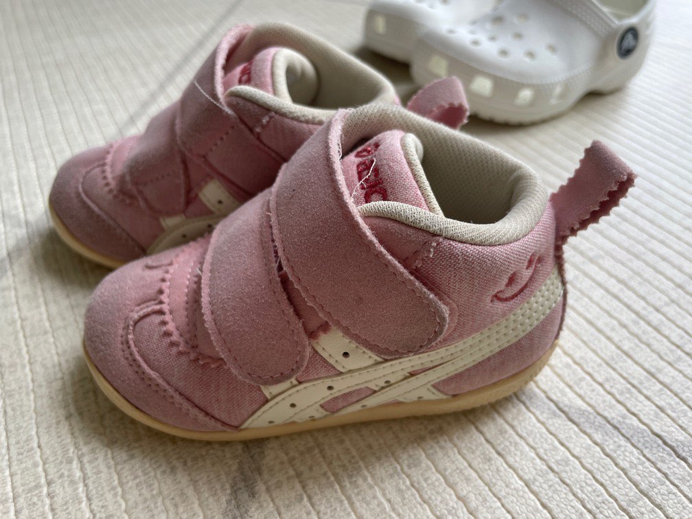 Asics baby hotsell shoes