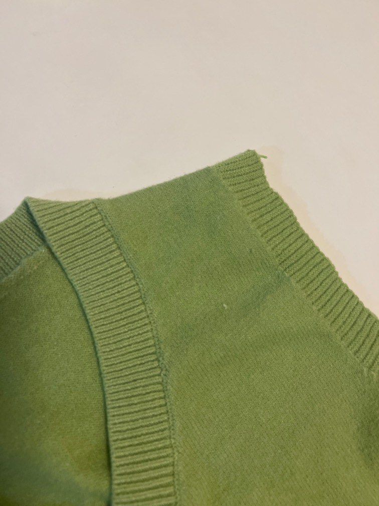 Avocado Knit Vest For layering XS (Category: Coats, Jackets and Outerwear) located in Makati City. Submitted by inthemoodforstuff (Listing ID 1259338931, Image 2). Description: -used twice only : doesnt fit me anymore😭 • Shipping via courier pick up in makati only. Grab or lalamove -Payment via Gcash only💕.