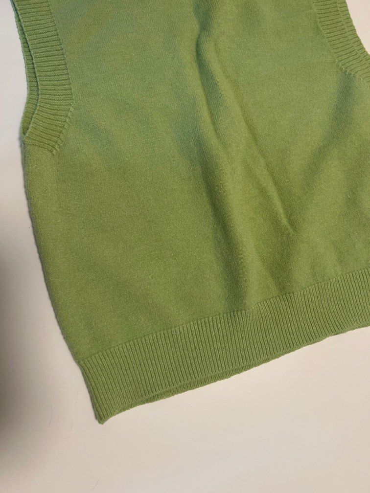 Avocado Knit Vest For layering XS (Category: Coats, Jackets and Outerwear) located in Makati City. Submitted by inthemoodforstuff (Listing ID 1259338931, Image 3). Description: -used twice only : doesnt fit me anymore😭 • Shipping via courier pick up in makati only. Grab or lalamove -Payment via Gcash only💕.