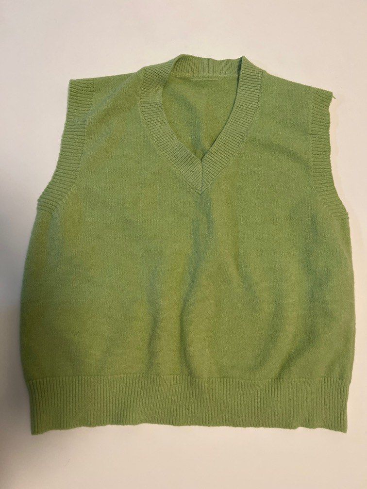 Avocado Knit Vest For layering XS (Category: Coats, Jackets and Outerwear) located in Makati City. Submitted by inthemoodforstuff (Listing ID 1259338931, Image 1). Description: -used twice only : doesnt fit me anymore😭 • Shipping via courier pick up in makati only. Grab or lalamove -Payment via Gcash only💕.