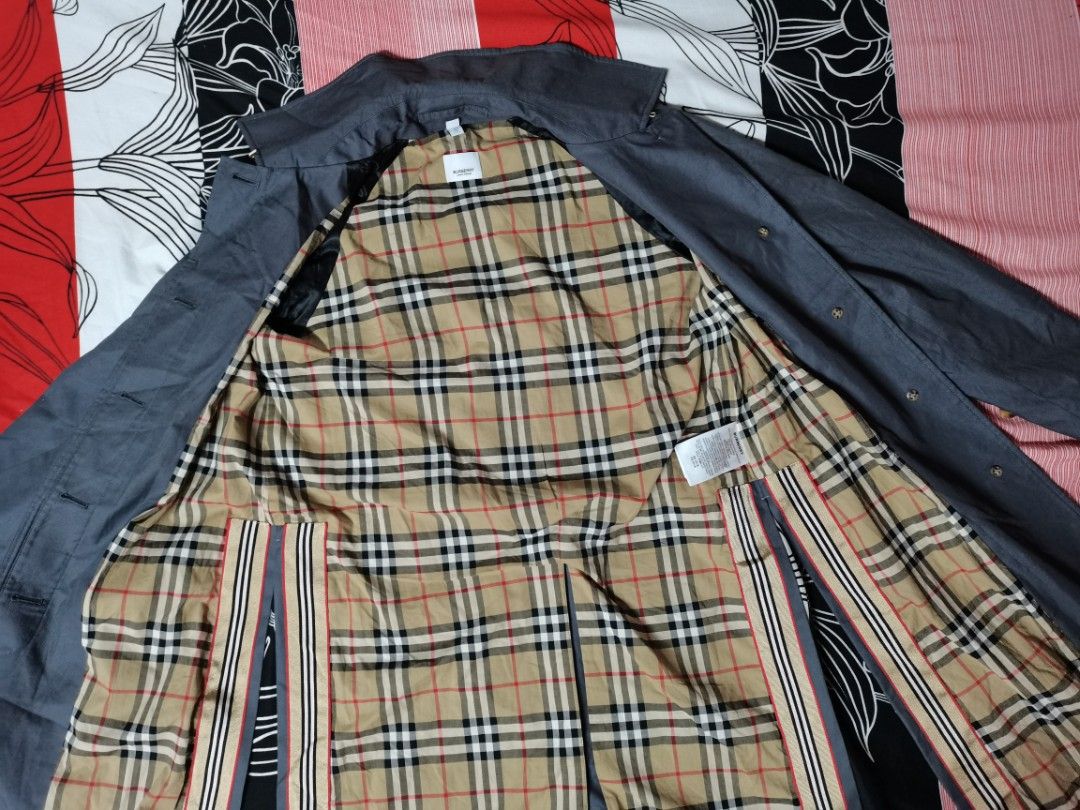 BURBERRY TRENCH COAT