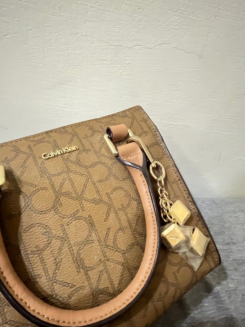 Calvin klein logan crossbody top