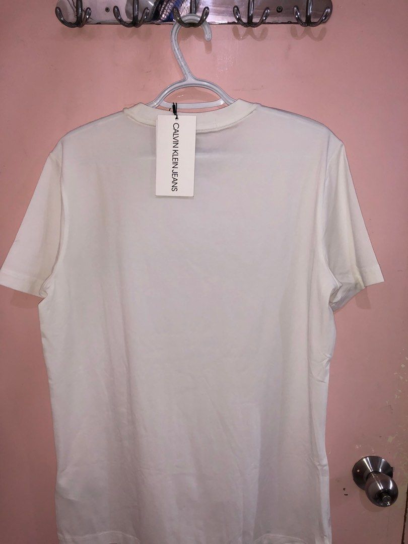 Calvin Klein Slim (Logo Tee) (Category: Tshirts & Polo Shirts ) located in Malabon City. Submitted by jayzdeclutters (Listing ID 1223551423, Image 2). Description: STILL NEGOTIABLE CAN SEND MORE PICTURES UPON REQUEST Size: Large Fit: Slim Fit Material is Stretchable Reason for Sale: Doesn’t Fit Me Condition: Brand New, Never Used Bought from Calvin Klein Magnolia NO MORE RECEIPT SINCE ITS A GIFT MOP: GCash/BPI Can do Meet-ups (Manila or QC Area) 