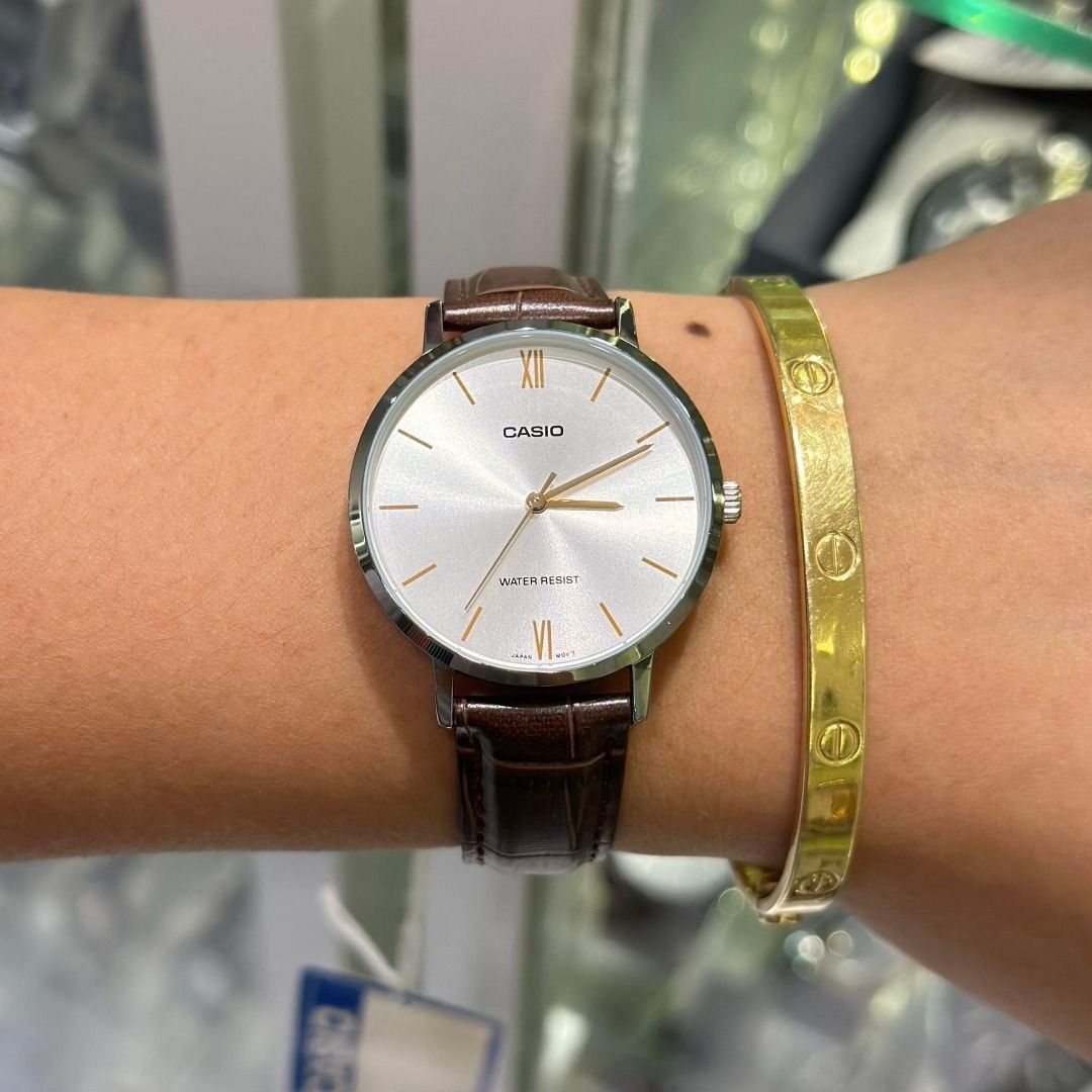 CASIO Leather, Women's Fashion, Watches & Accessories, Watches on Carousell