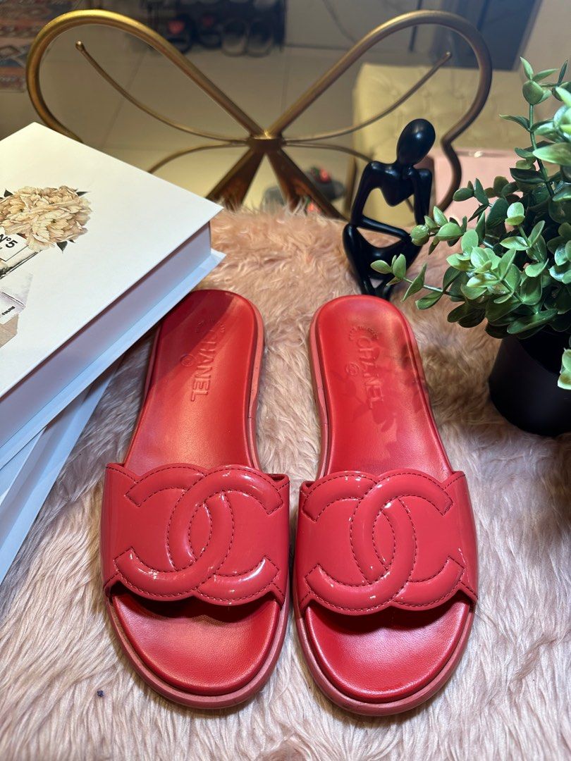 Chanel slides