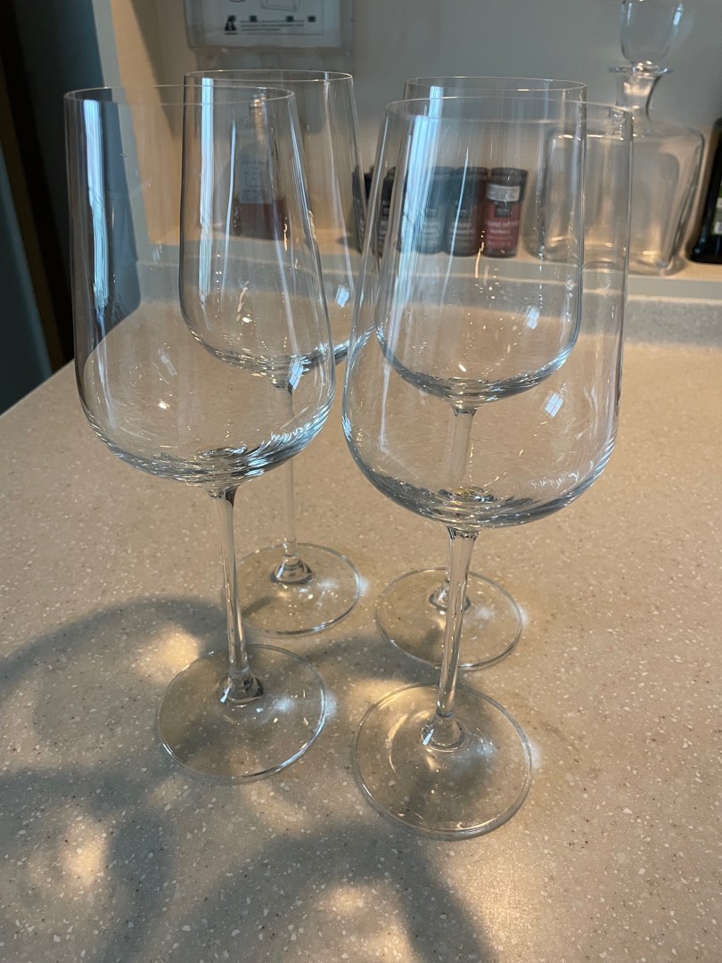 x4 Crate & Barrel Wine Glasses & x4 Crate & Barrel Tall Glasses