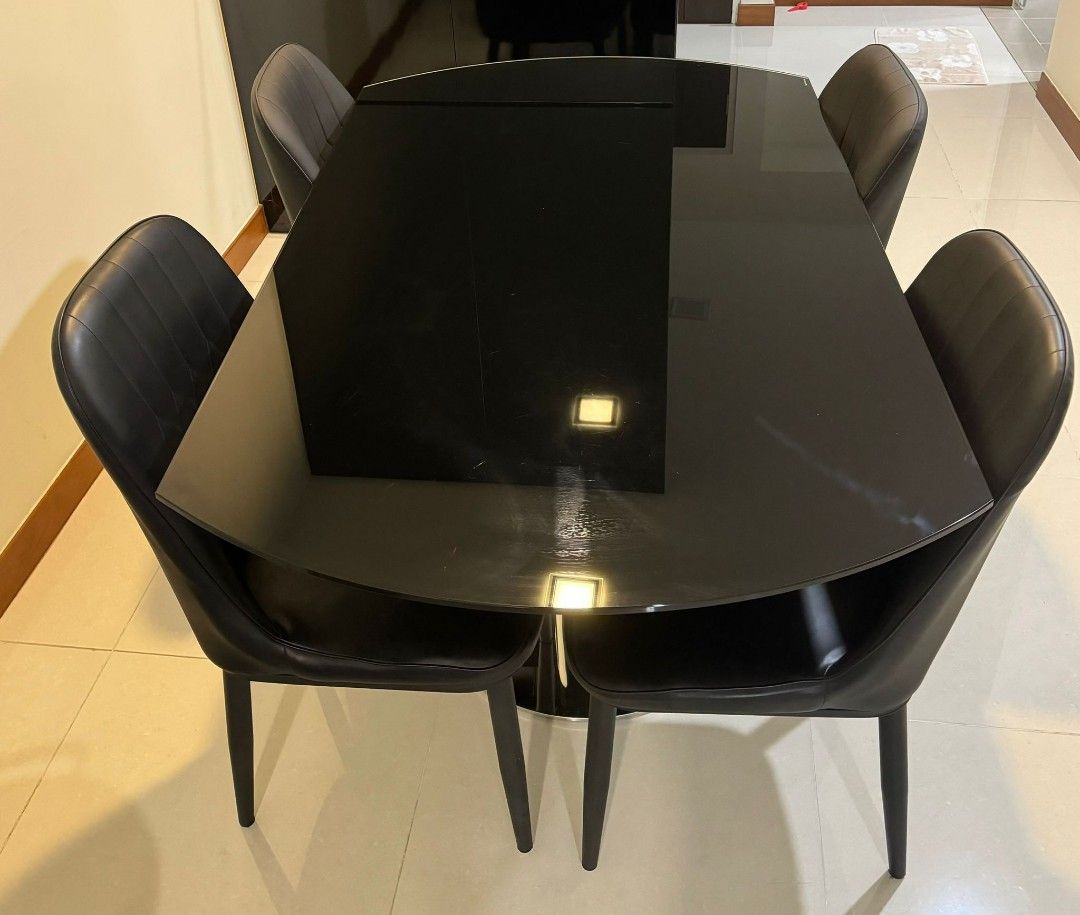 Dining Table Set (Category: Tables & Sets) located in Singapore. Submitted by hotelroom (Listing ID 1259379978, Image 1). Description: Length is 145cm , width is 88cm Selling $200 whole set . Self collection, at pungol.