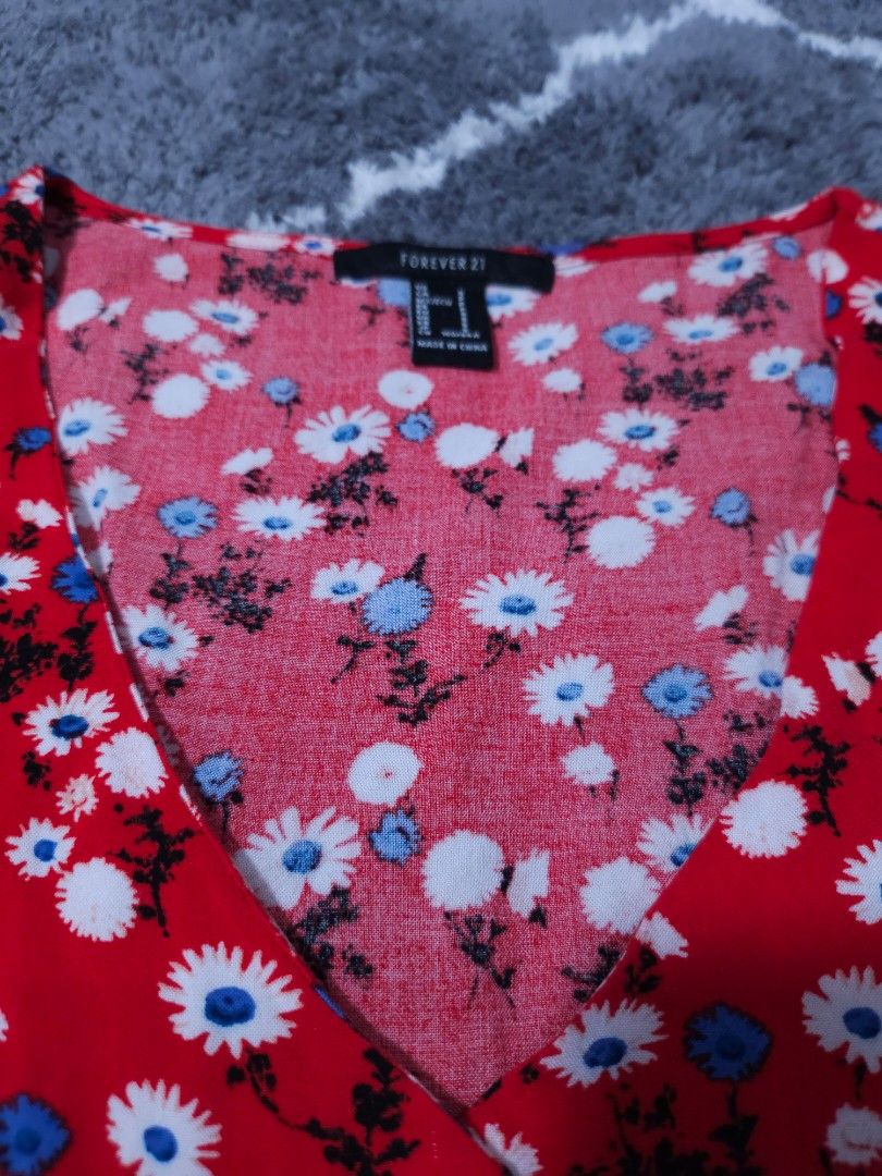 F21 Floral Dress (Category: Dresses) located in Quezon City. Submitted by j_ferrer (Listing ID 1259266053, Image 2). Description: Small. Used once. Good as new. Very comfy dress..
