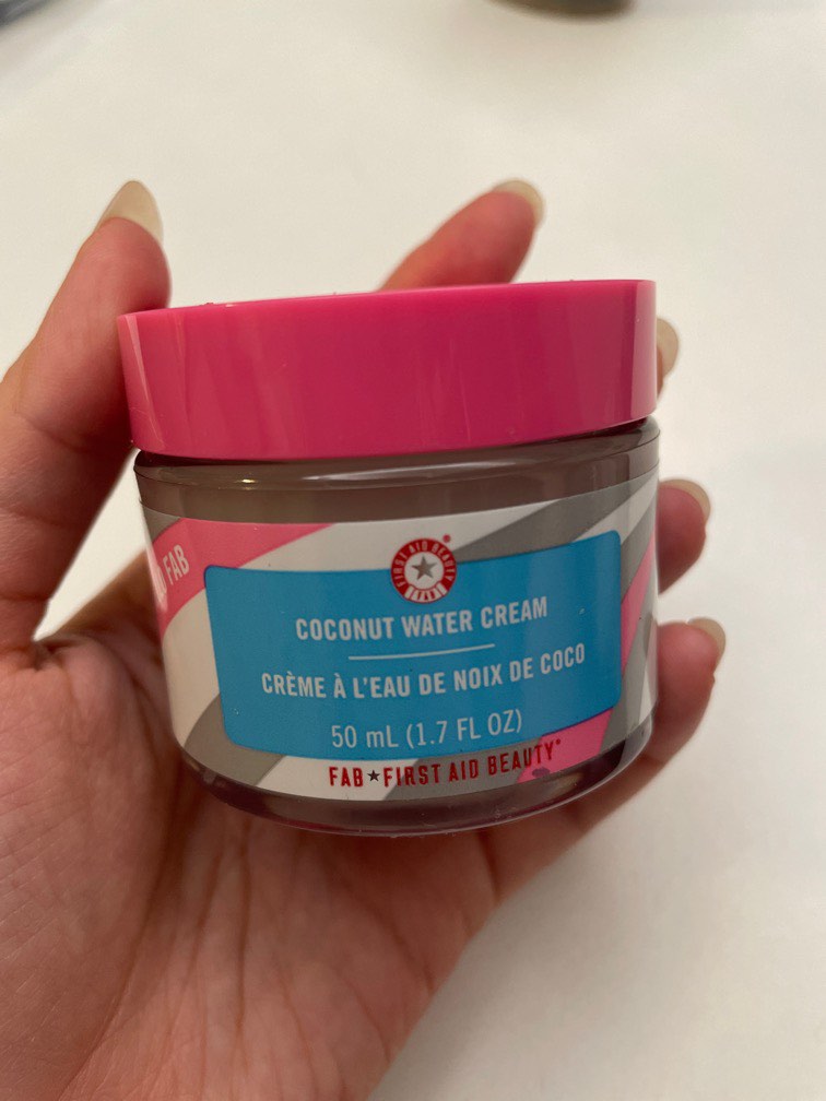 First aid beauty coconut water cream, 美容＆化妝品, 健康及美容 皮膚護理, 面部 面部護理