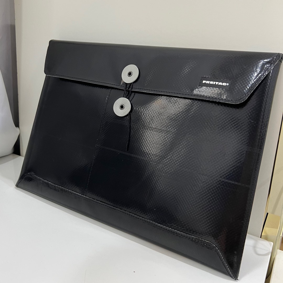 Freitag BNWT Rare Full black F411 Laptop sleeve 13 14 inch