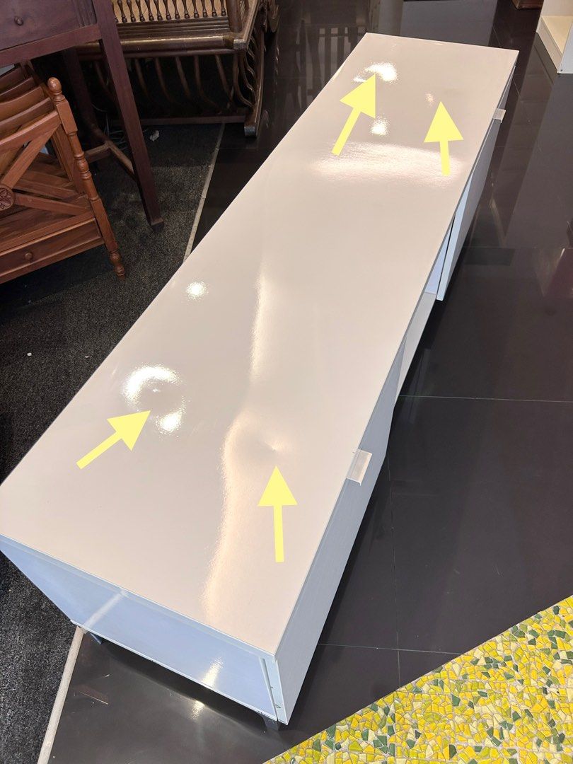 Ikea BYAS HIGH GLOSS white tv with NANNARP legs, Furniture