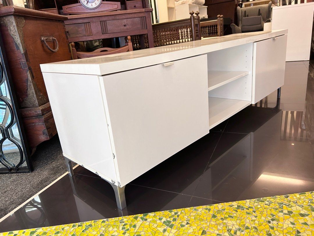 Ikea BYAS HIGH GLOSS white tv with NANNARP legs, Furniture