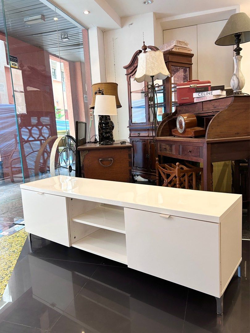 Ikea BYAS HIGH GLOSS white tv with NANNARP legs, Furniture